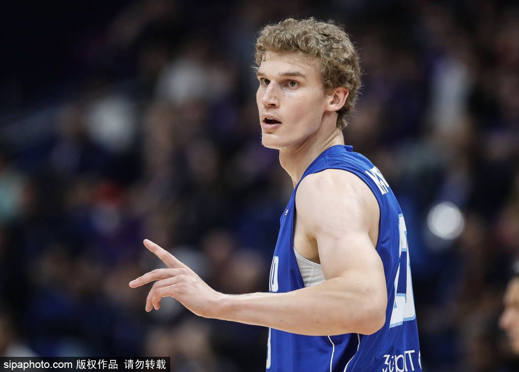 伊尔迪兹超越萨拉耶塔，成为尤文队史最年轻的外籍进球球员（18岁零233天），他也是本赛季第三位在意甲首发的2005年以后出生的球员，也是第一位为尤文在意甲首发的2004年后出色的球员。